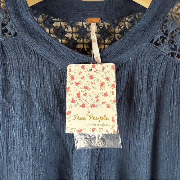 FREE PEOPLE The Best Blouse Navy Crochet Long Sleeve Top Medium New - Picture 11 of 12